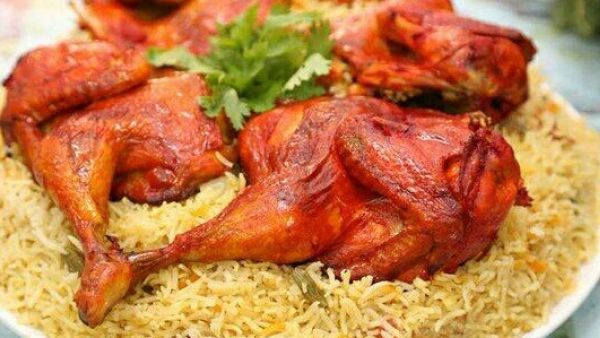 مندي الدجاج الحار مع الأرز مندي الدجاج الحار مع الأرز