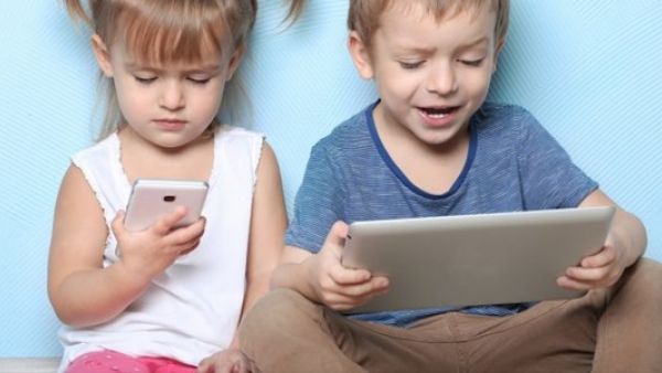 نصائح هامة لمراقبة الأطفال أثناء استخدام الأجهزة الالكترونية