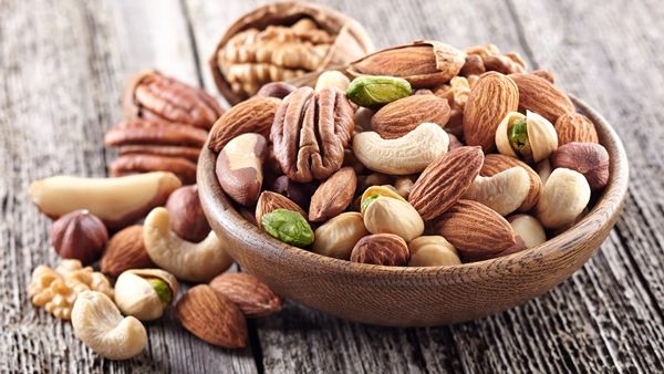 فوائد المكسرات عديدة ولكن نقعها له فوائد أكثر فوائد المكسرات عديدة ولكن نقعها له فوائد أكثر