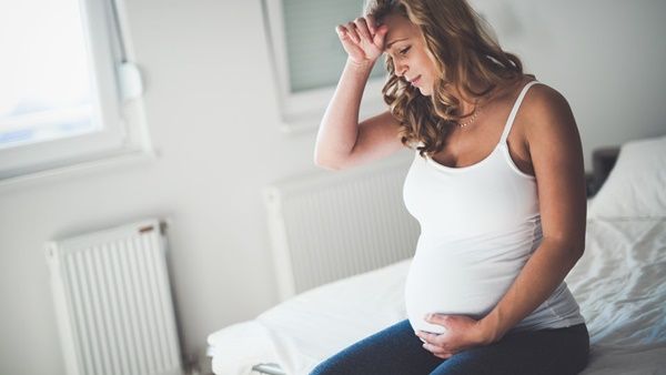 هل استخدام كريمات التفتيح آمن اثناء الحمل؟