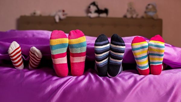 ما علاقة الجوارب المبللة بعلاج بعض الامراض؟