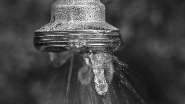 ماذا يوجد في ماء الحنفية وكيف نتخلص منه؟