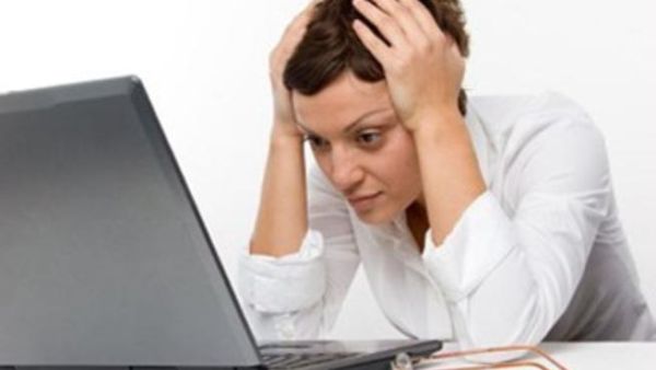 أفضل طريقة للتعامل مع شكوك الخيانة -- على الإنترنت أو غيرها – هو المواجهة 