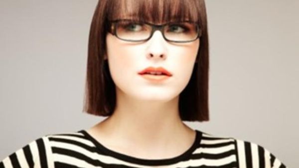 خطوات ماكياج العيون للنساء اللاتي يضعن نظارات طبية