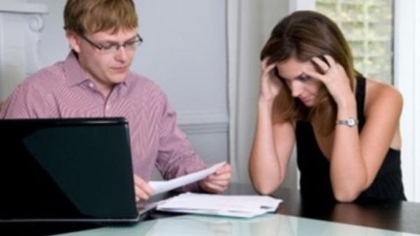 كيف تتجنبا النزاعات الزوجية التي أساسها مشاكل مالية ؟