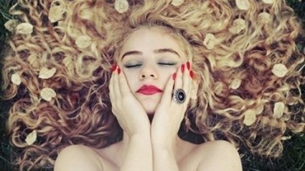صورة تعبيرية لشعر جميل 