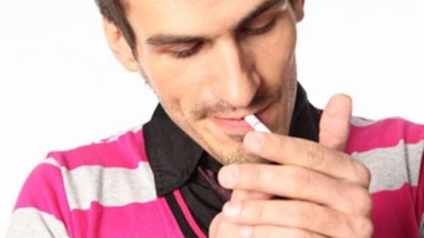 التدخين الإجتماعي يسبب تلف الدماغ