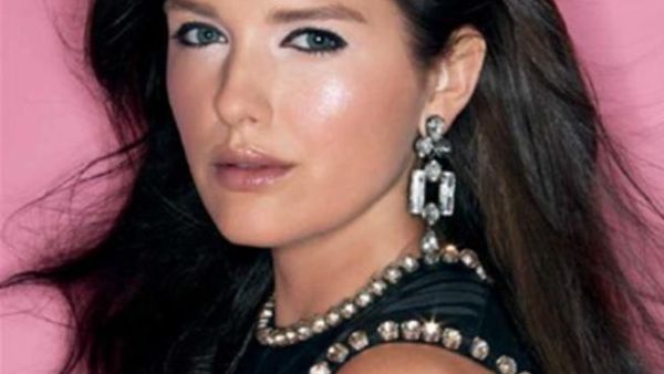 الغلاف الدعائي لمجموعة كافيار ومحار من بوبي براون 