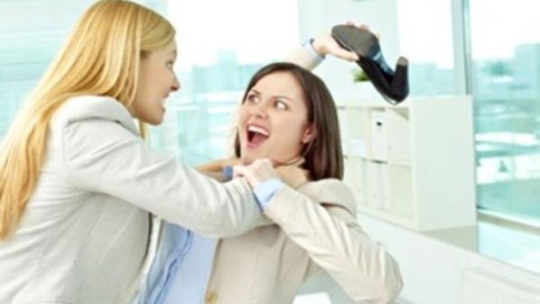 النميمة والثرثرة يمكن أن تؤدي الى مشاكل جدية 