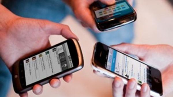 الافراط في استعمال الهواتف الذكية يضر بالصحة