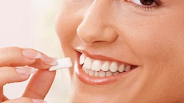 7 أطعمة تسبب تلف مينا السن