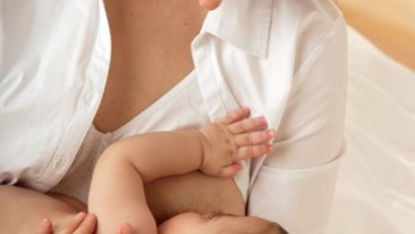 الرضاعة الطبيعية تزيد الأمهات شجاعة