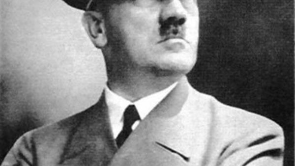 الزعيم الألماني أدولف هتلر 