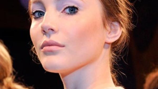 ما هي خطوط الماكياج الأساسية لخريف 2010؟