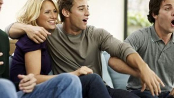 أول 6 أشياء يلاحظه الرجال في النساء