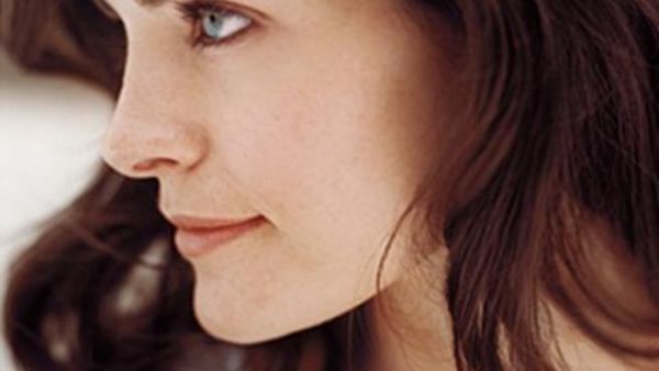 البشرة الحساسة تحتاج الى عناية خاصة