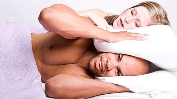 انقطاع النفس النومي يمكن أن يصيب النساء والرجال