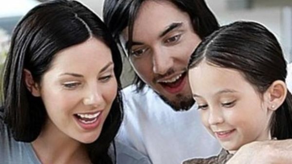 الأطفال دائما يأتون في المرتبة الأولى في حياة أبائهم