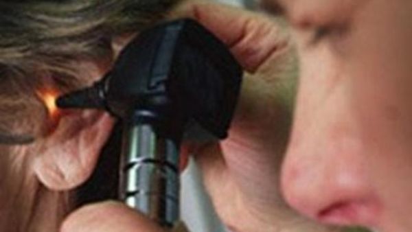 اقتراحات لعلاج مشكلة شمع الأذن 