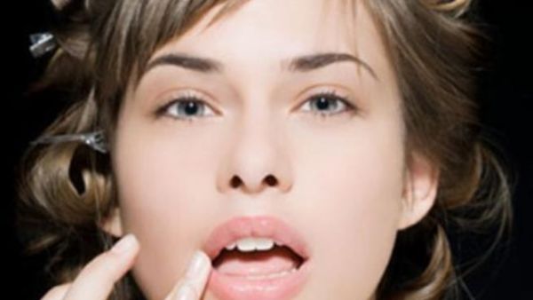 العناية بالاسنان ضرورة للحصول على ابتسامة مشرقة العناية بالاسنان ضرورة للحصول على ابتسامة مشرقة
