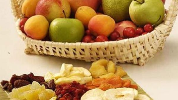 الفواكه المجففة وجبة خفيفة مغذية وصحية