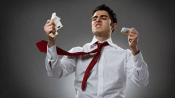 هل يمكن أن تتسبب عاداتك السيئة بطردك من العمل؟
