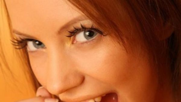 وصفات بمكونات طبيعية للحصول على أسنان بيضاء