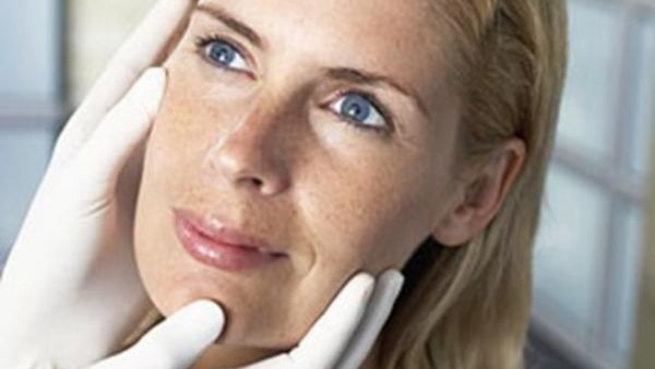 النساء أكثر عُرضة للاصابة من الرجال