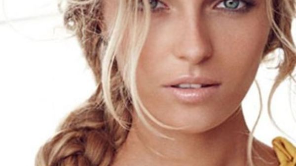 امنحي شعرك يوم إجازة من الحرارة .