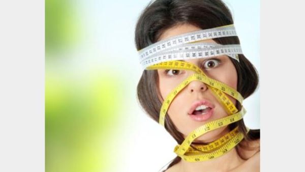 يعاني معظم من يخسرون وزنهم من مشاكل تتعلق ببشرة الوجه