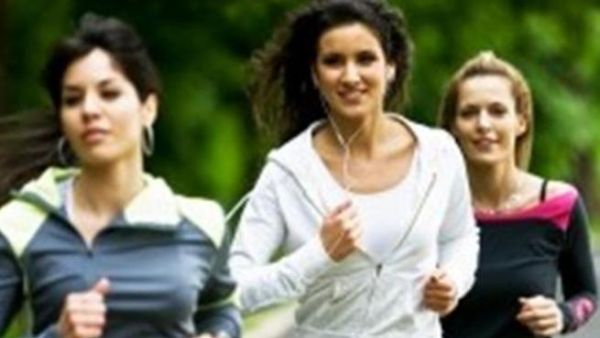 الرياضة تحافظ على صحة المرأة ورشاقتها مع تقدم العمر 