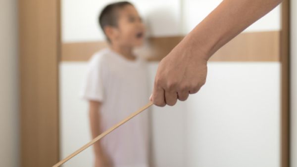 الإهمال هو شكل من أشكال الفشل في تأمين حاجات الطفل الأساسية