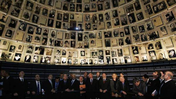 Israel's Knesset view the Hall of Names at the country's Holocaust museum (AFP PHOTO/Yoav Lemmer-Pool)