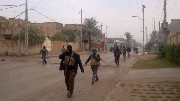 مقاتلون من تنظيم الدولة الاسلامية "داعش" في محافظة الانبار/ ارشيفية