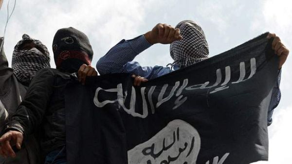Daesh militants hold their flag on display. (AFP/File)