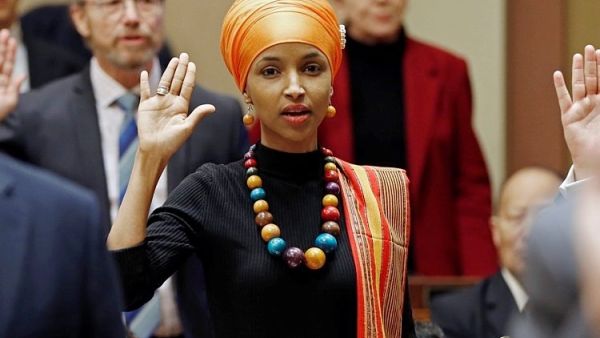 هنأت رشيدة، إلهان قائلة، عبر "تويتر": "لا أستطيع الانتظار حتى نمشي معاً على أرضية الكونغرس الأمريكي