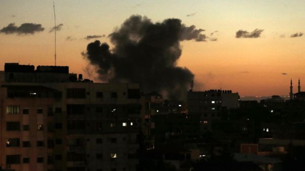 A picture taken on on October 27, 2018 shows smoke rising following an Israeli air strike in Gaza City. (MAHMUD HAMS / AFP)