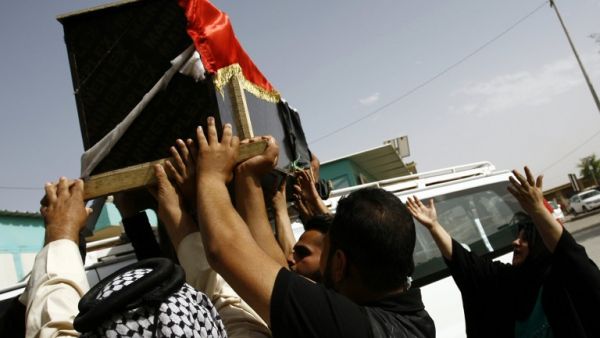 Iraqis carry the coffin of a victim of a car bombing in Baghdad's Shiite area of Sadr City during a funeral for people who died in the attack in the holy city of Najaf on May 11, 2016. (AFP/Haidar Hamdani)