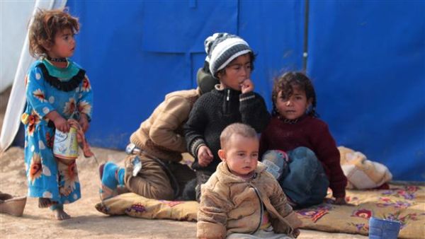 Displaced Iraqi children sit at the al-Agha camp near the city of Tal Afar, southwest of the Iraqi city of Mosul, February 16, 2017. (AFP)