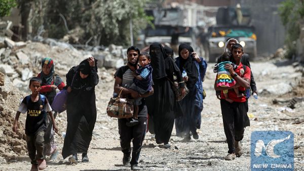 Displaced Iraqis evacuate from western Mosul's al-Islah al-Zaraye neighbourhood on May 13, 2017 during the government forces' military offensive to retake the area from Daesh. (AFP)