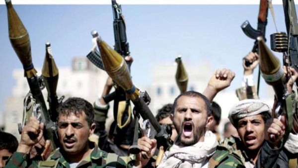 Tribesmen loyal to Houthi rebels hold their weapons in Sana’a. (AFP/ File)