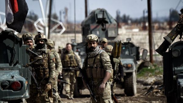 Iraqi forces gather in position as they prepare for clashes with Daesh fighters in Mosul on March 5, 2017. (AFP/Aris Messinis)