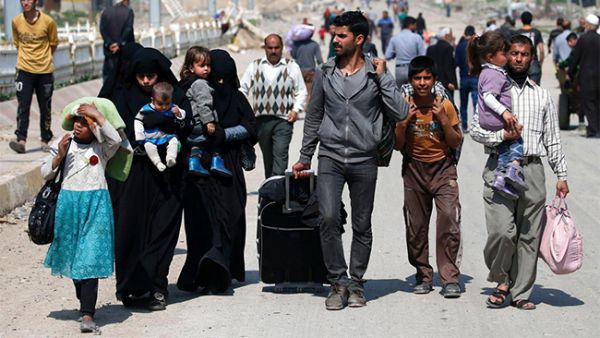 Residents flee their homes in the Old City. Some are not so lucky – one witness says he cannot leave his home for fear of being shot by militants. (AFP)