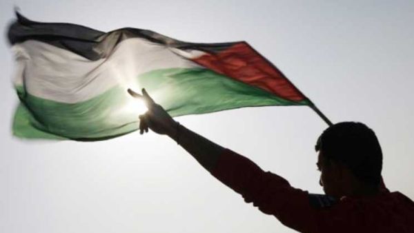 السجن لمدة عام لمن يرفع علم فلسطين في شوارع الداخل المحتل.