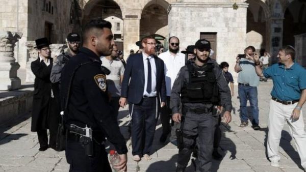 الحاخام المتطرف يهودا غليك يقتحم المسجد الأقصى