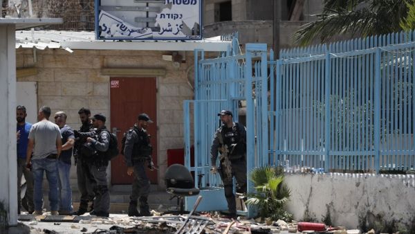 Israeli security forces are seen in the Arab city of Kfar Qassem in central Israel after a man was killed during clashes as protesters attempted to storm a police station overnight on June 6, 2017. (AHMAD GHARABLI / AFP)