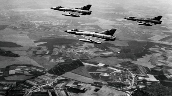 Israeli airforce Dassault Mirage III fighters fly over the Sinai peninsula at the Israeli-Egyptian border. (AFP/File)