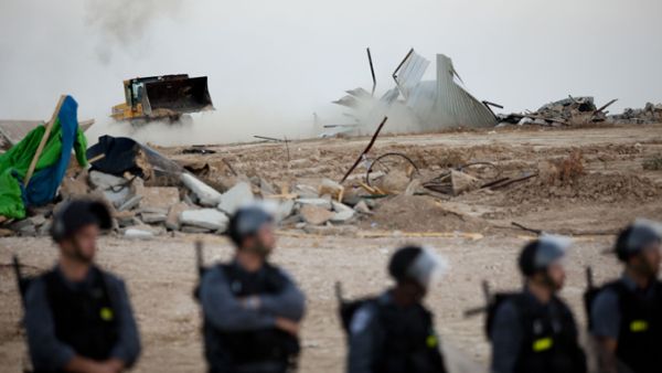 يتدربون على العرض الجوي الذي سيجري يوم اقامة دولة الكيان الغاضب 