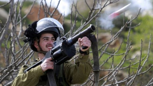 ينفذ الجيش الإسرائيلي حملات ارهابية ضد السكان الفلسطينيين بشكل يومي في الضفة الغربية.