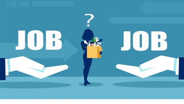A few pointers from career experts on how to evaluate your job offer. (Shutterstock)